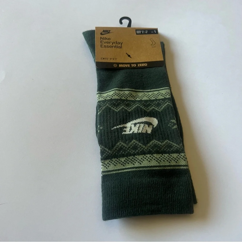 NIKE EVERYDAY ESSENTIAL MOVE TO ZERO DRI-FIT SOCKS GREEN LARGE NWT